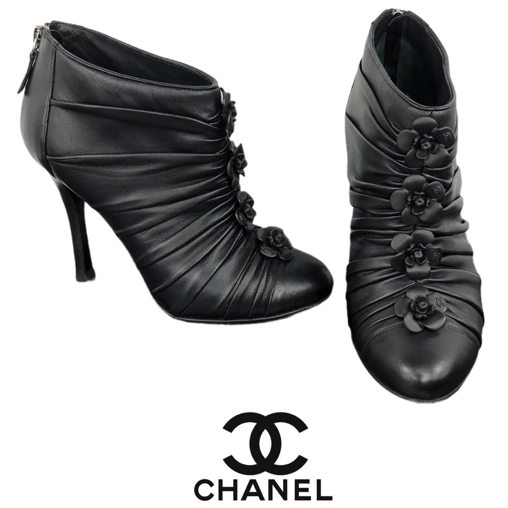 CHANEL Black leather ruched Camellia Gardenia Flower ankle booties boots